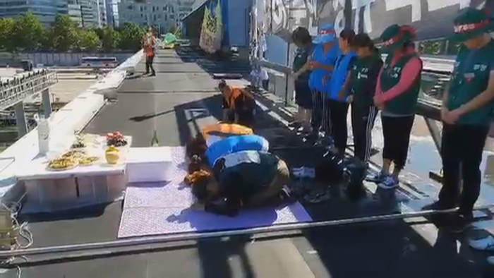 고속도로 위 '고공 차례상'…끝나지 않은 수납원들의 설움