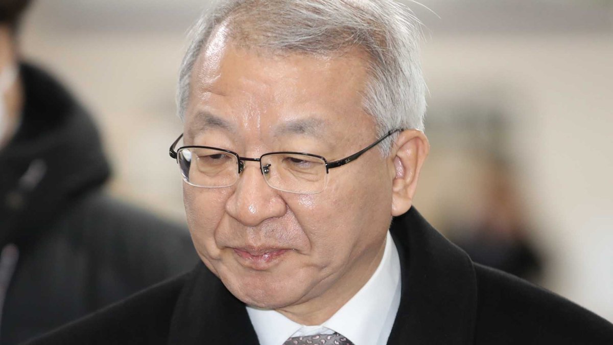 양승태 전 대법원장 폐암 수술…내달 재판 재개