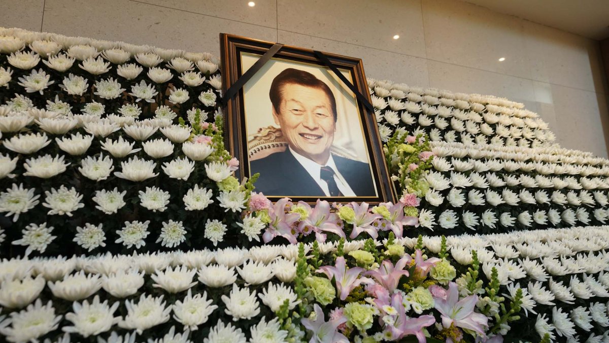 고 신격호 롯데 명예회장 빈소에 조문객 이어져
