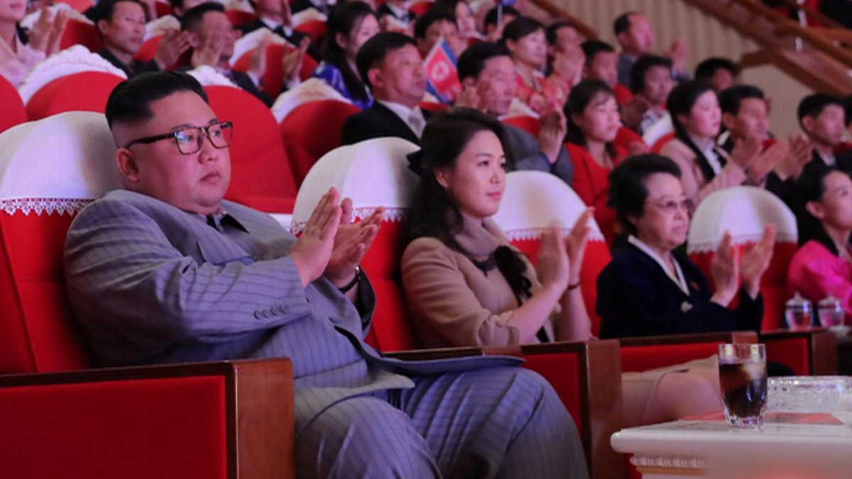 남편 장성택 처형 6년만에…김정은과 나란히 등장한 김경희