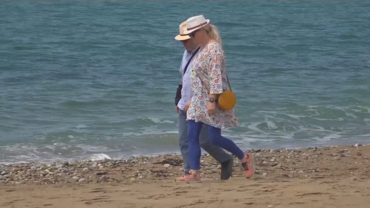 관광재개 준비 분주한 유럽…"안심할 때 아니다"