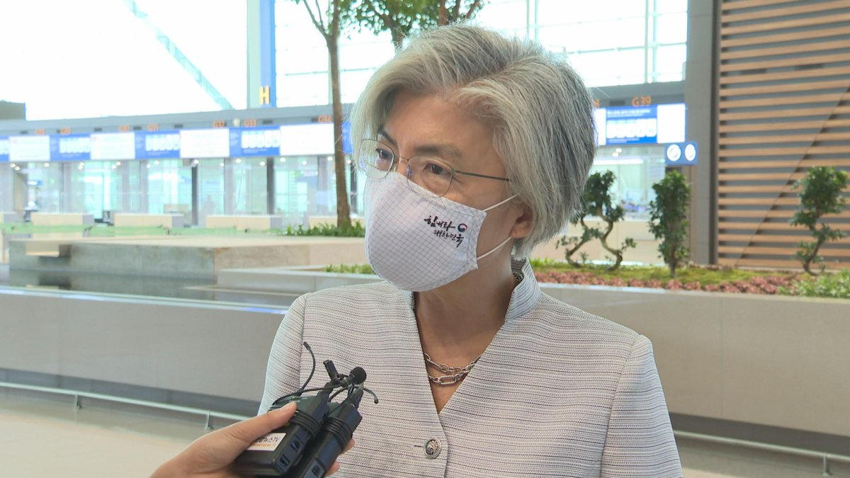 강경화, 베트남 방문…기업인 예외입국 제도화 협의