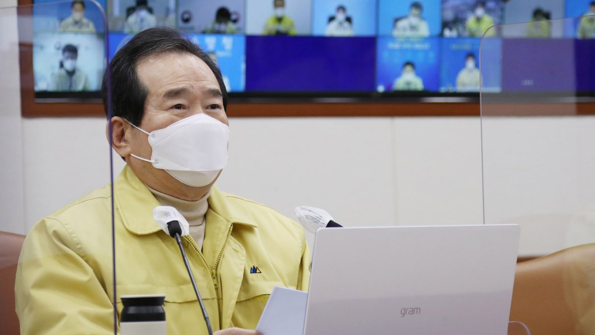 정총리 "반려동물 감염 첫 확인…관리지침 마련을"