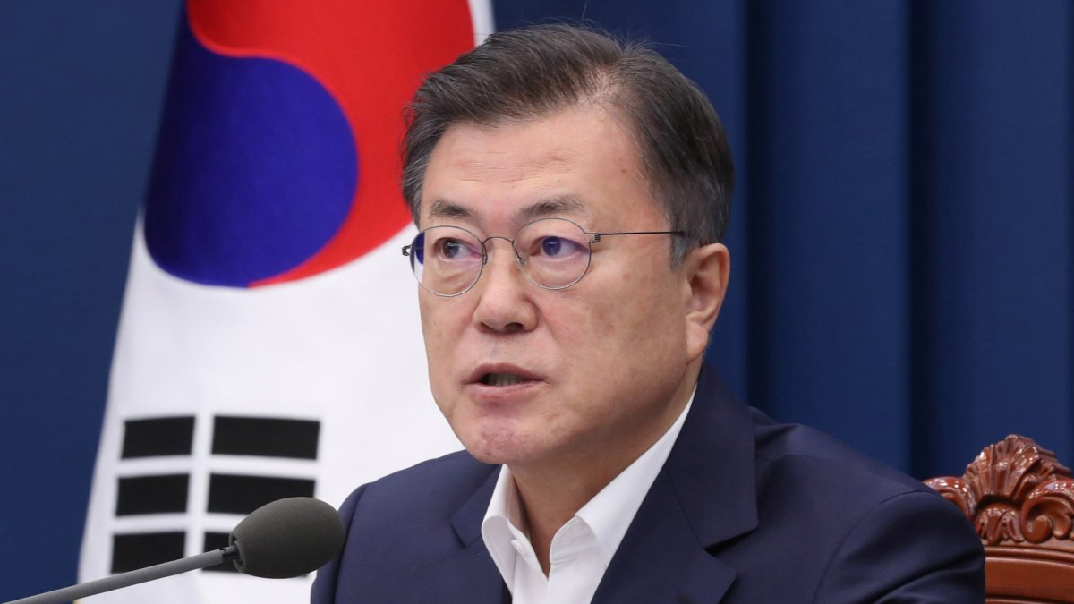 문대통령, '비난 전단' 시민 모욕죄 고소 취하 지시