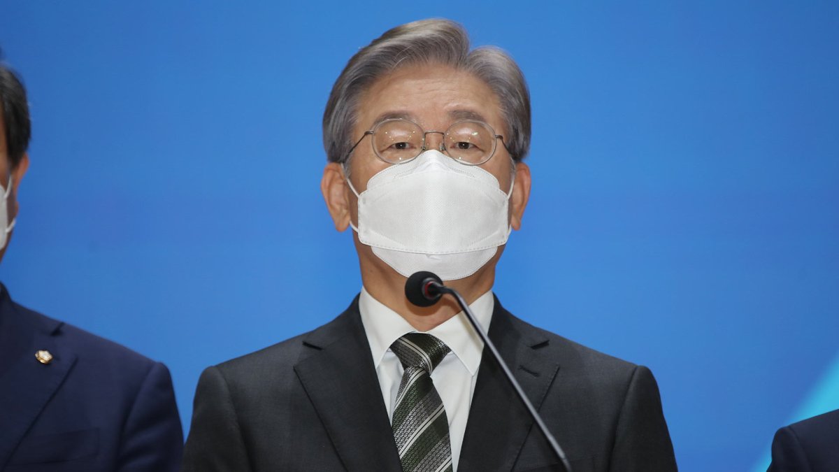 검찰, '이재명 변호사비 대납 의혹' 수사 착수
