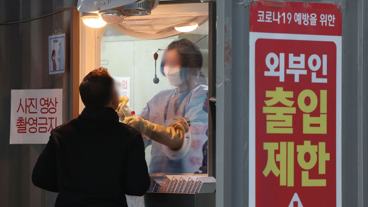 코로나 위험도 '낮음'…신규 확진 30% 이상 감소'