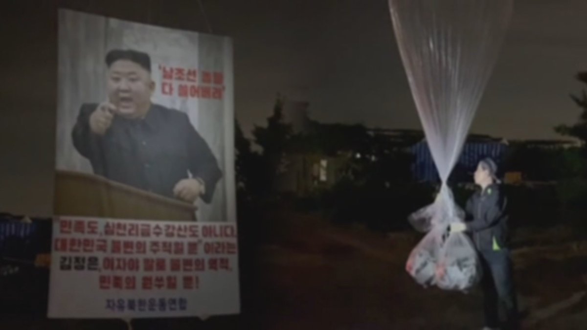 Los desertores norcoreanos envían a Corea del Norte globos con