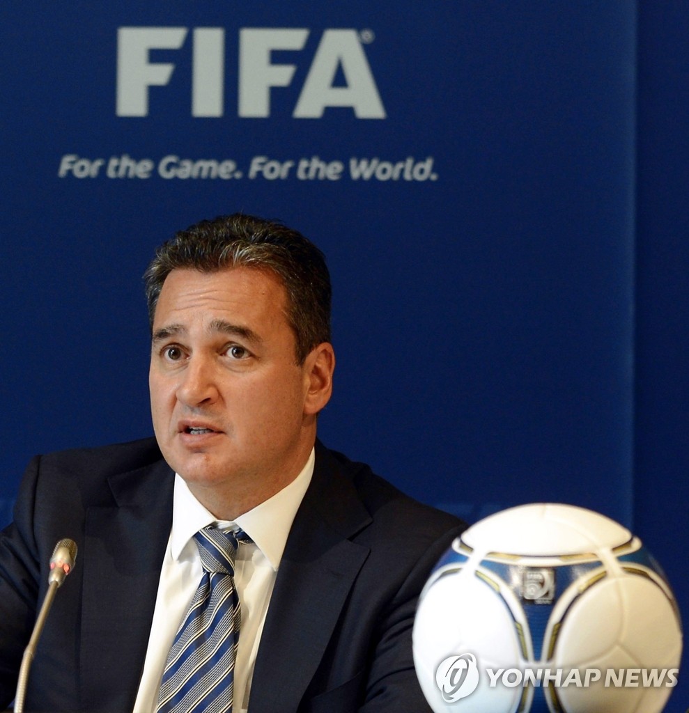(AP=연합뉴스) FIFA 집행위원회는 월드컵 개최지 선정 비리 의혹 조사 보고서를 공개하기로 했다. 조사 보고서 작성했던 마이클 가르시아 FIFA 윤리위원회 수석 조사관이 지난 17일(현지시간) 사임했다. 