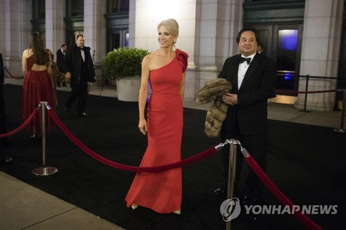 켈리엔 콘웨이(좌) 백악관 선임고문과 남편 조지 콘웨이(우)