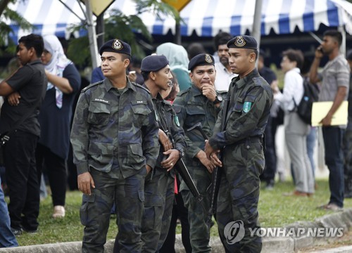김정남 암살 재판 현장에 배치된 무장경찰