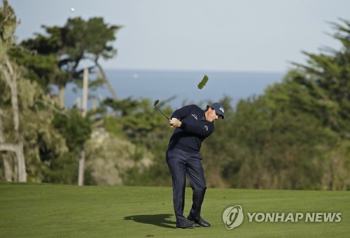 페블비치 프로암 1라운드 미컬슨