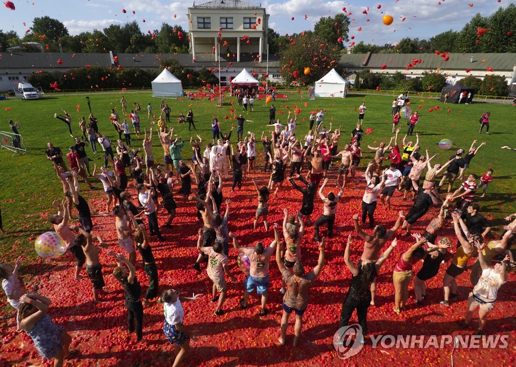 Russia Tomato Fight