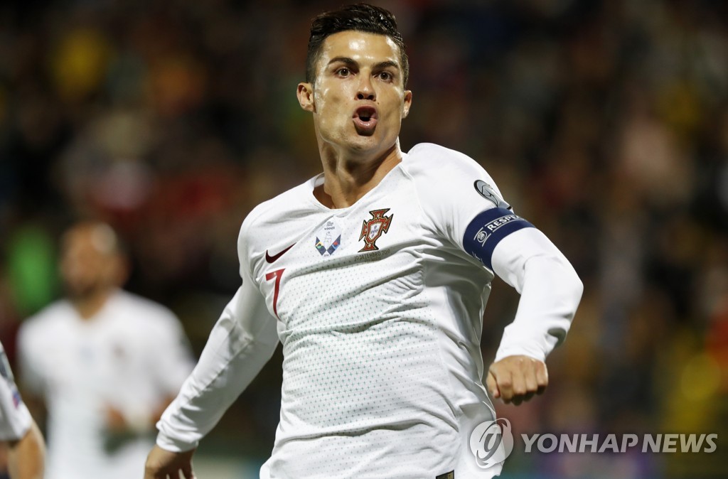 리투아니아전서 페널티킥 성공한 호날두