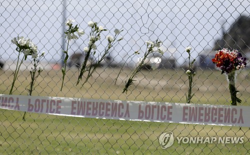 뉴질랜드 화이트섬 화산 희생자 추모 조화 / AP=연합뉴스