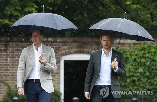 영국 윌리엄 왕세손(왼쪽)과 해리 왕자 형제