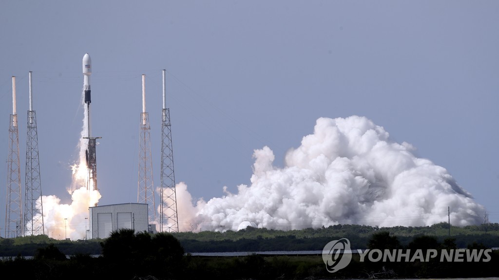 미국 GPS 위성 실은 스페이스X 로켓 발사