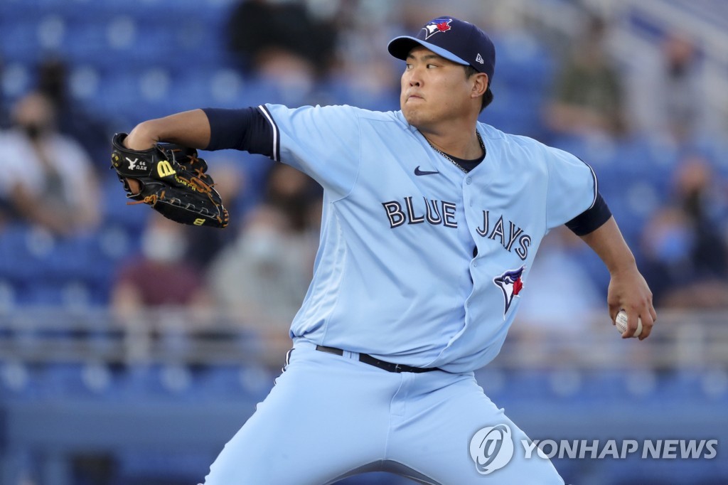 In this Associated Press photo, Ryu Hyun-jin of the Toronto Blue Jays pitches against the New York Yankees in the top of the second inning of a Major League Baseball regular season game at TD Ballpark in Dunedin, Florida, on April 13, 2021. (Yonhap)