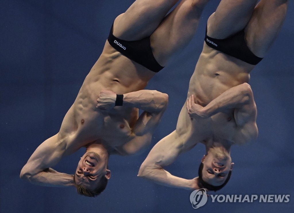 ′완벽 호흡′…헝가리 유럽수영선수권대회 남자 싱크로나이즈