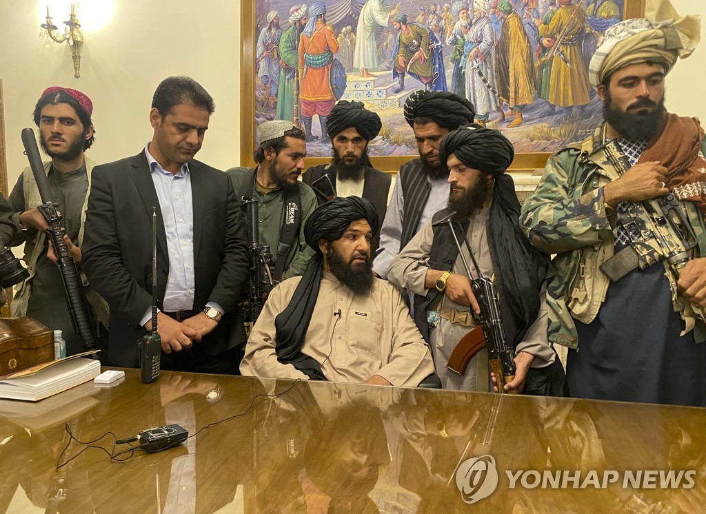 아프간 대통령궁 장악한 탈레반