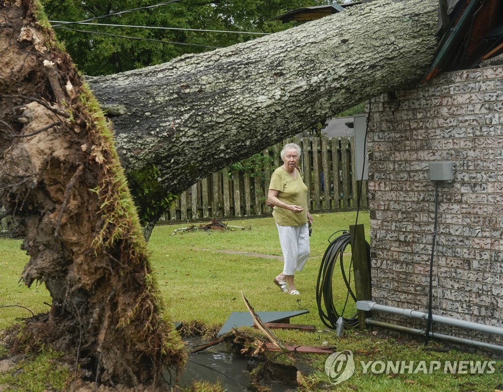 폭풍 ′니컬러스′로 미 남동부 홍수주의보…62만 곳 정전 
