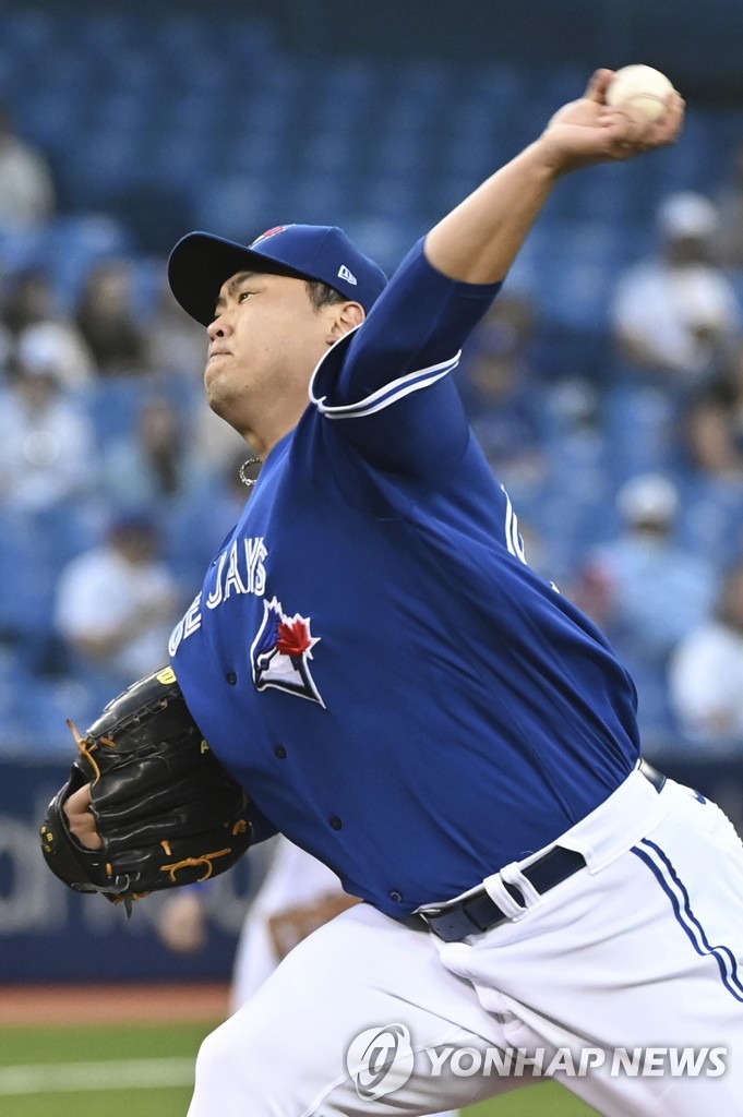 In this Canadian Press photo via Associated Press, Ryu Hyun-jin of the Toronto Blue Jays pitches against the Minnesota Twins in the top of the first inning of a Major League Baseball regular season game at Rogers Centre in Toronto on Sept. 17, 2021. (Yonhap)