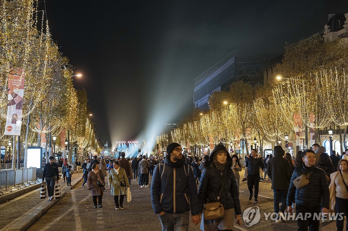 France Champs-Elysees Christmas Lighting