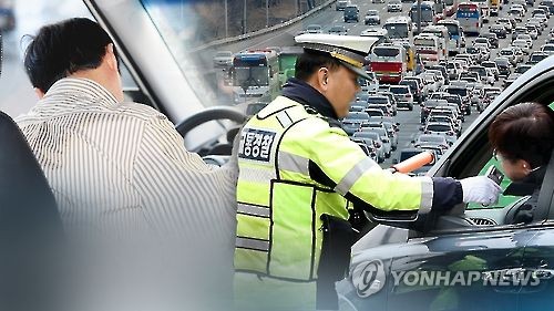 '황당한 공무원' 무면허로 교통지도 차량 몰다가 음주사고 - 1