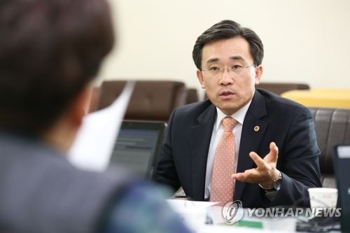 구의원 비판하는 김성환 광주 동구청장