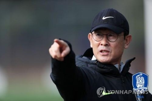 윤덕여 여자축구 대표팀 감독