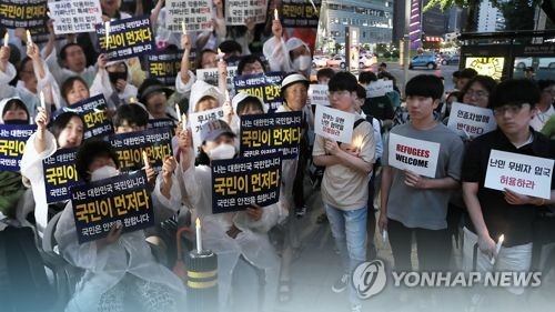 `난민 논란' 격화…도심서 나란히 찬반 집회(CG)