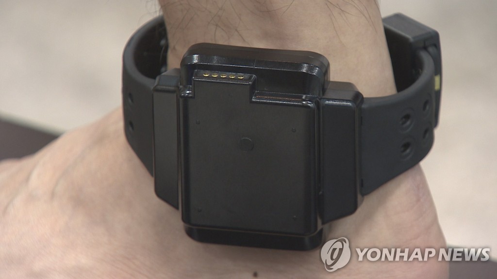 Gov't proposes law requiring convicted stalkers to wear electronic anklets for up to 10 yrs - 1