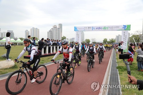 자전거 타기로 탄소중립을…전주시, 자전거 날 기념 축제 개최