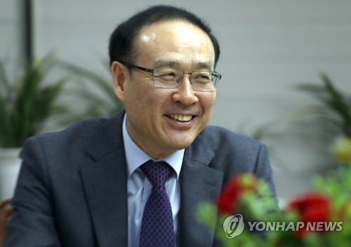 인터뷰하는 오세정 서울대 총장