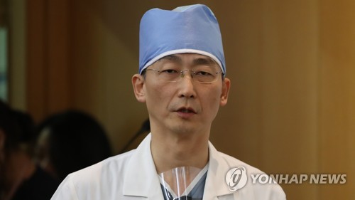 이국종 아주대병원 경기남부권역외상센터장 교수