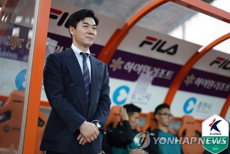 윤정환 강원 FC 감독