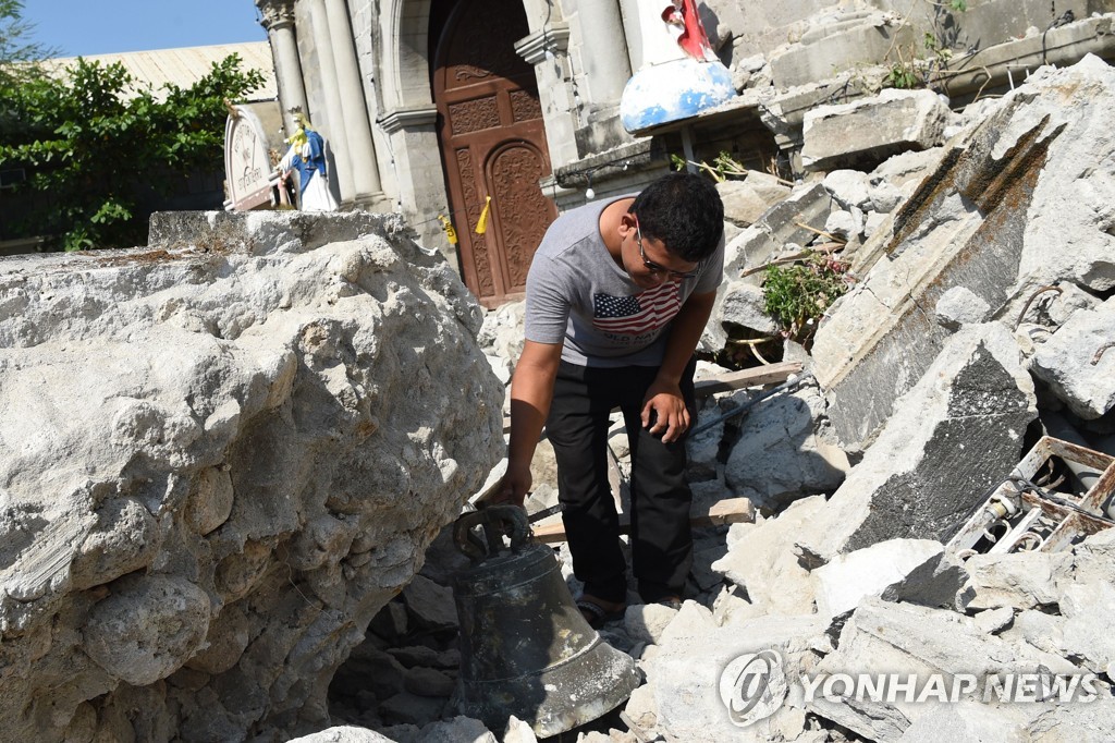 TOPSHOT-PHILIPPINES-QUAKE