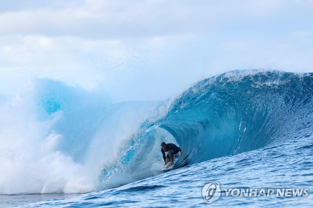 TAHITI-SURFING