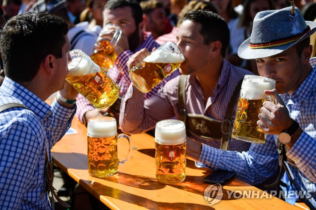 GERMANY-LIFESTYLE-OKTOBERFEST-BEER-FESTIVAL-CULTURE