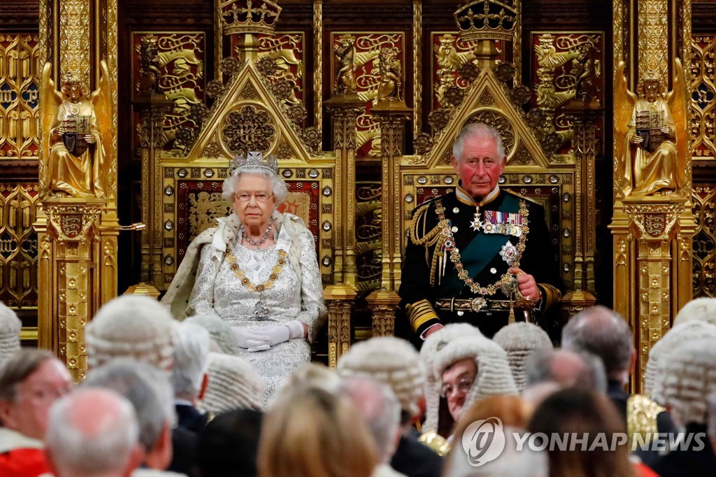 TOPSHOT-BRITAIN-EU-POLITICS-BREXIT-ROYALS