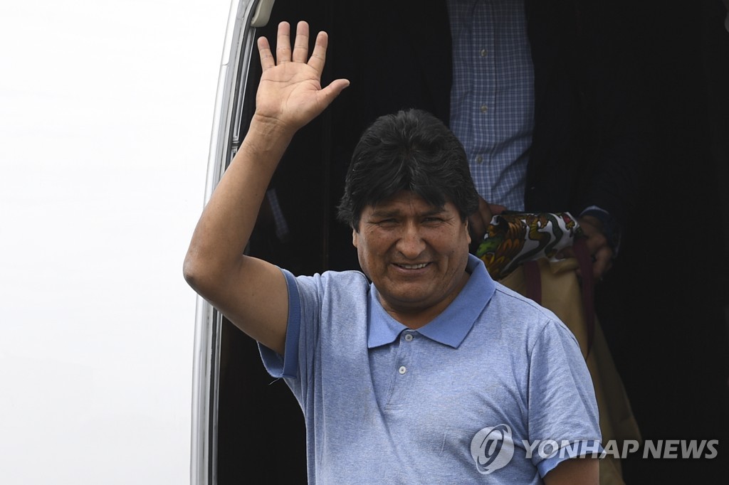 멕시코 도착한 모랄레스