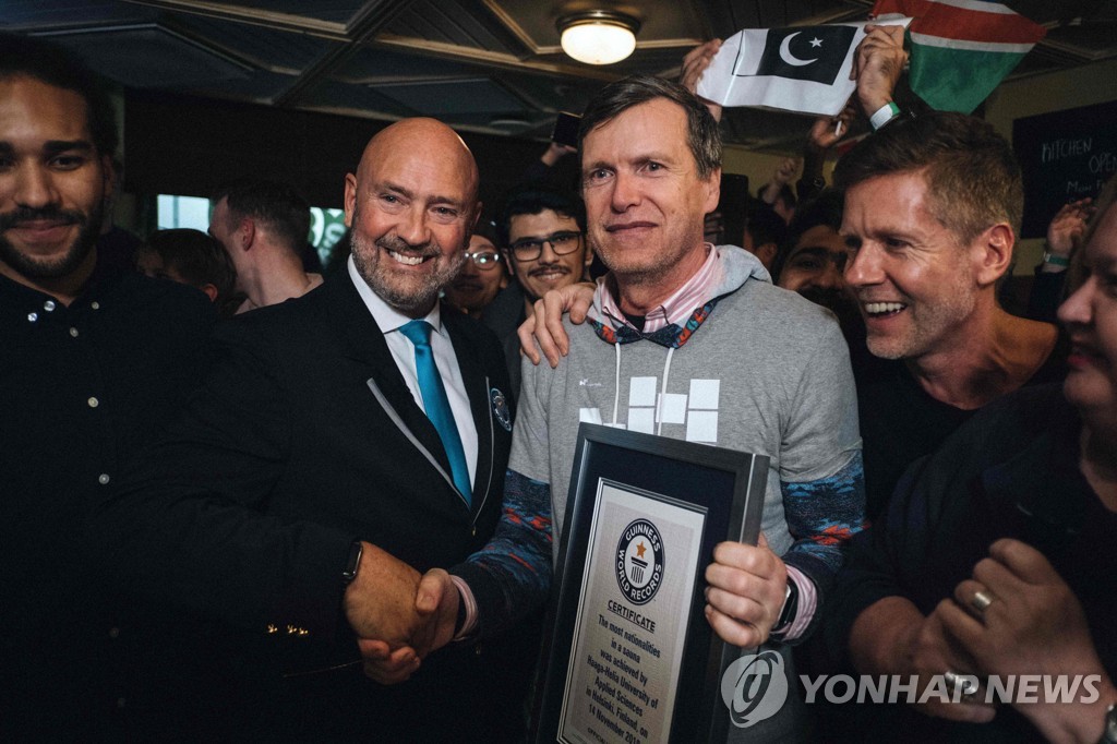FINLAND-SAUNA-GUINNESS-RECORD-OFFBEAT