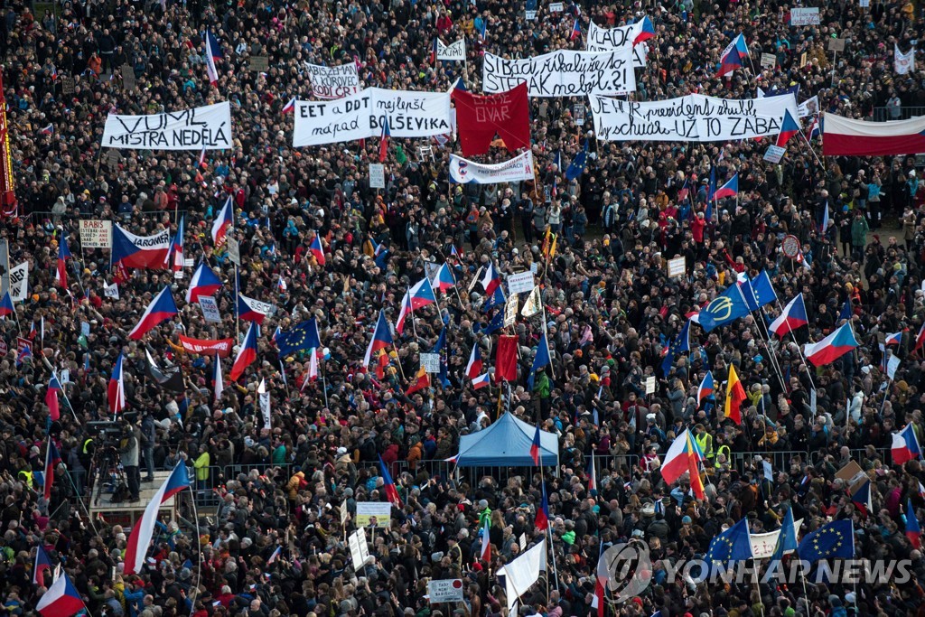 CZECH-POLITICS-DEMO-BABIS