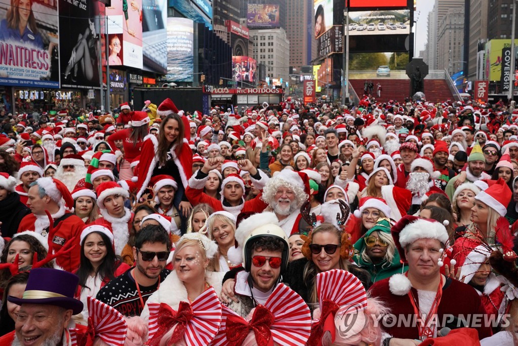 '타임스퀘어를 메운 수천명의 산타'…美 뉴욕 '산타콘' 축제