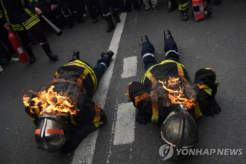 FRANCE-SOCIAL-DEMO-FIREFIGHTER-PENSION