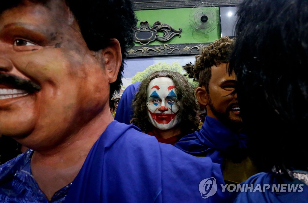 BRAZIL-RECIFE-CARNIVAL-PUPPETS