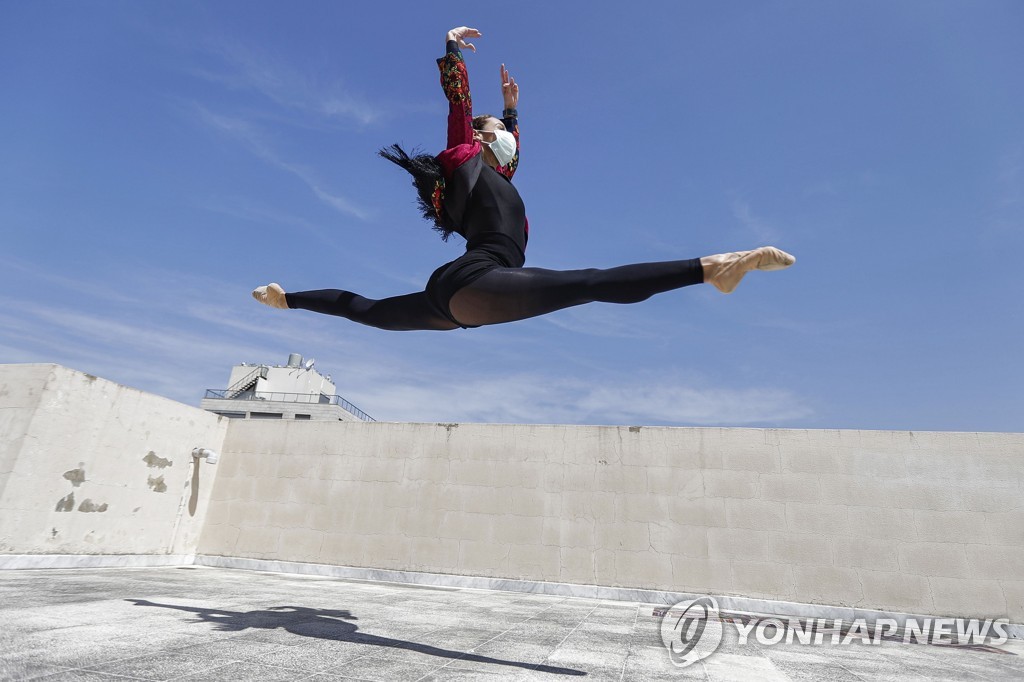 LEBANON-HEALTH-VIRUS-DANCE