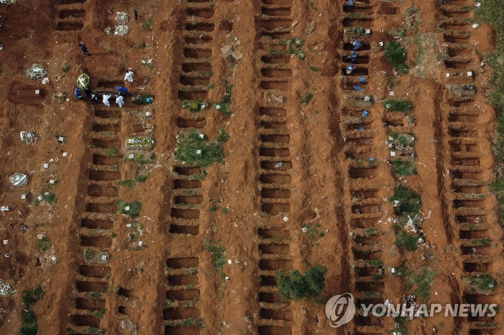 BRAZIL-HEALTH-VIRUS-CEMETERY