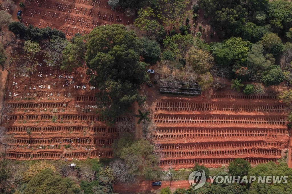 BRAZIL-HEALTH-VIRUS-CEMETERY
