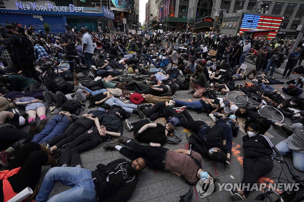 US-POLITICS-POLICE-JUSTICE-RACISM-minorities-demonstration