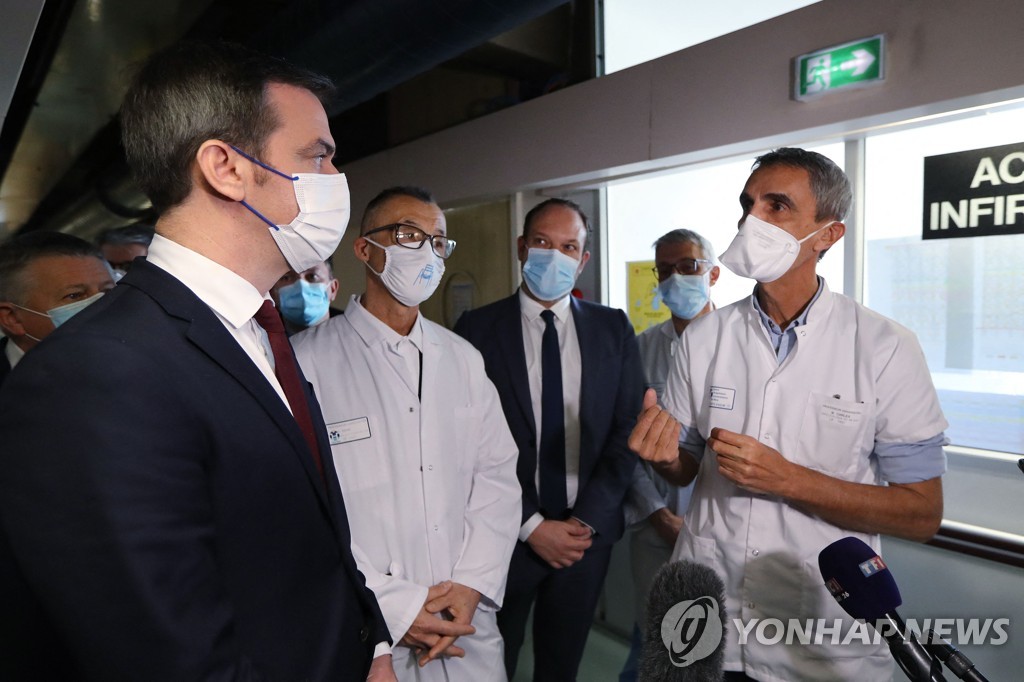 프랑스 니스 병원 방문한 올리비에 베랑 보건부 장관